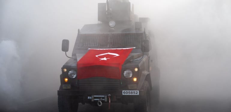Türkiye’de ‘DEV ÇEKİRGE’ Paniği! Boyları 10 Santimetreyi Buluyor… Bakteri ve Virüs Gerçeği Ortaya Çıktı